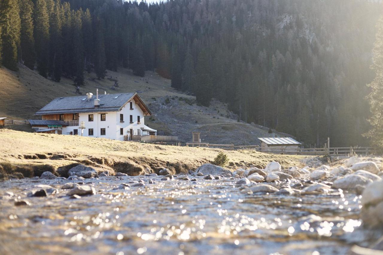Деревянный коттедж Rifugio Malga Ra Stua Кортина-д'Ампеццо
